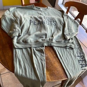 Peanuts Snoopy joggers and sweatshirt set. 2X/XL